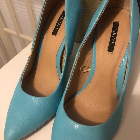 Aqua / Teal Heels with Gold Embellishment  - 7 - Picture 3 of 3
